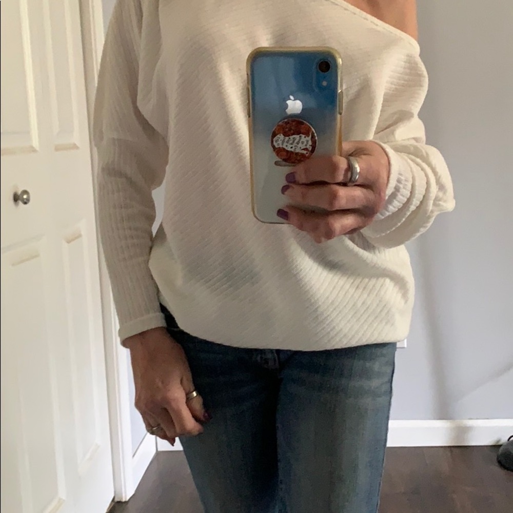 Off white ladies off shoulder top - Picture 8 of 8